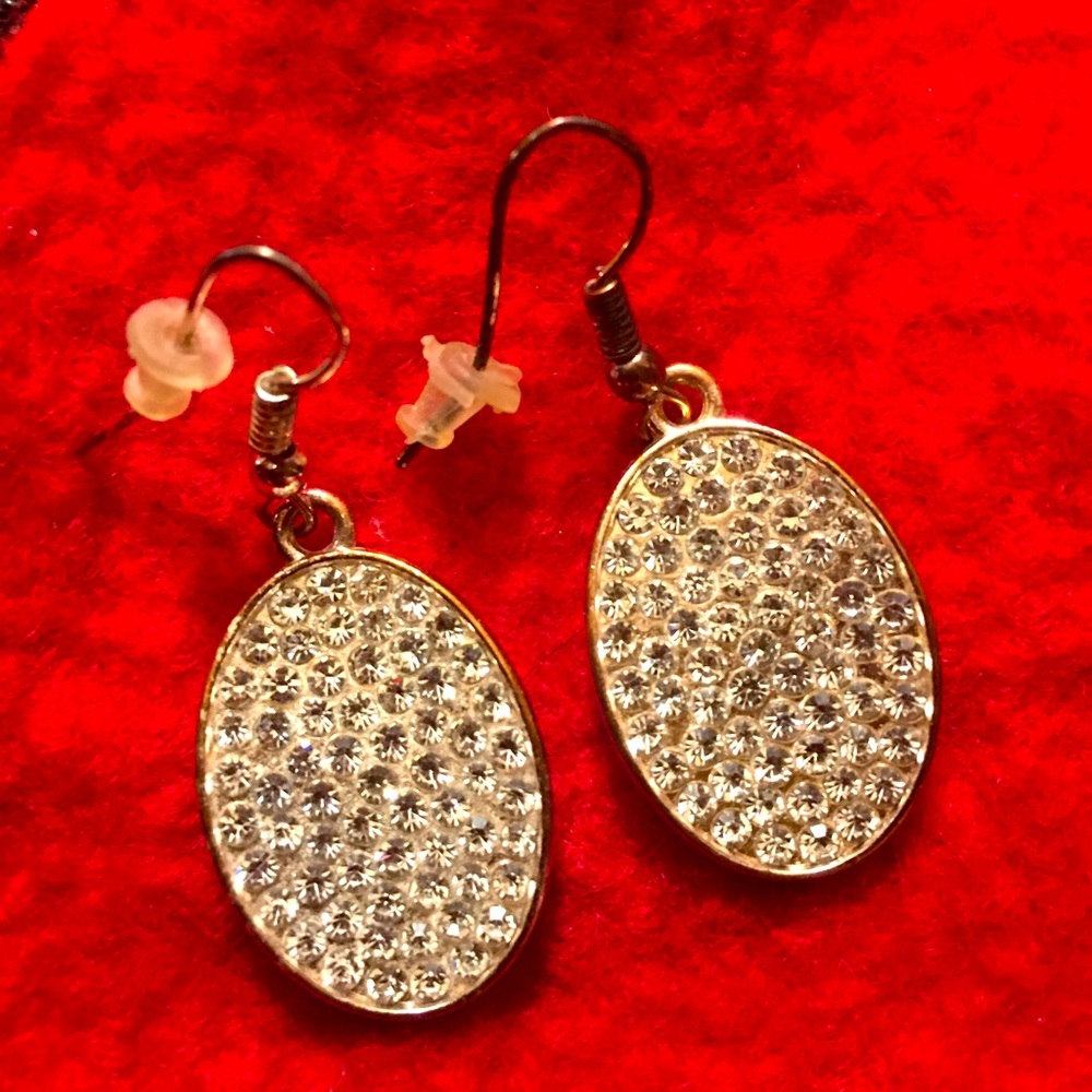 Goldtone setting Rhinestone earrings - Picture 3 of 3